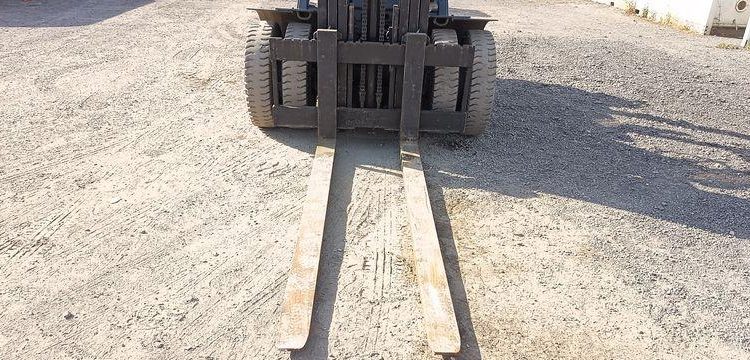TOYOTA CHARIOT ELEVATEUR FRONTAL 5 TONNES  10330