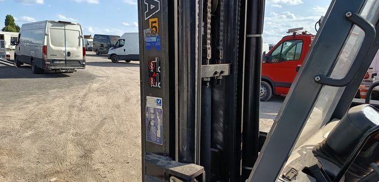 TOYOTA CHARIOT ELEVATEUR FRONTAL 5 TONNES  10330
