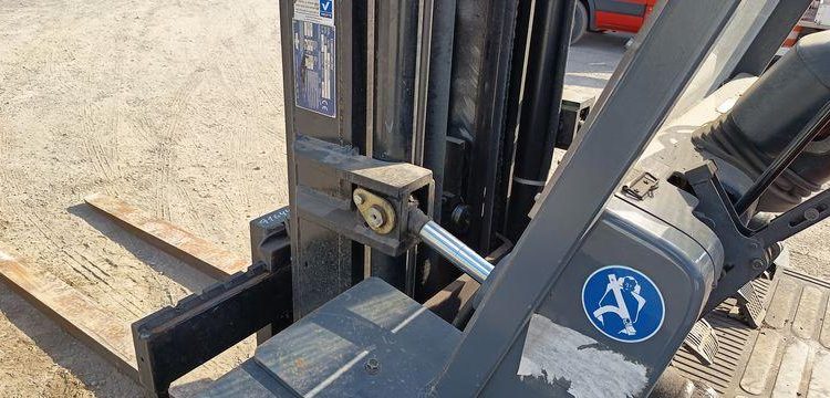 TOYOTA CHARIOT ELEVATEUR FRONTAL 5 TONNES  10330