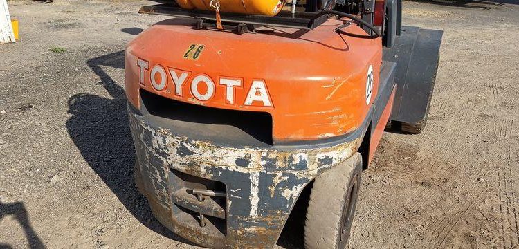 TOYOTA CHARIOT ELEVATEUR FRONTAL 5 TONNES  10330