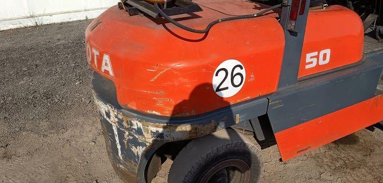 TOYOTA CHARIOT ELEVATEUR FRONTAL 5 TONNES  10330