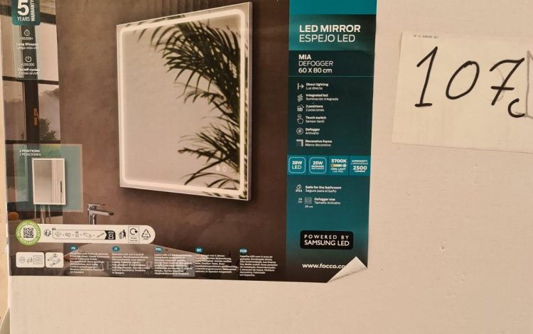 Autre Grand palette ( environ 2m60 hauteur) meubles et décorations de la marque VIDA X  107