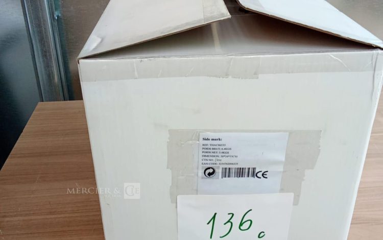Autre Lot comprenant 1 élévateur de chantier et 1 Treuil Mont Vit DM 200/F charge maxi  136