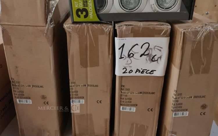 Autre Lot de 10 éléments en PVC de différentes formes  de diamètre 315  161