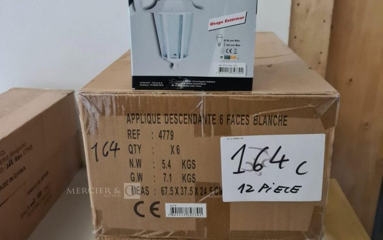 Autre Lot de 12 éléments en PVC de différentes formes  de diamètre 315  163