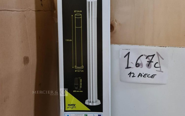 Autre Lot comprenant 1 fenêtre fixe de 87x175cm sans le verre ,  et 3 vantaux de 123×1  166