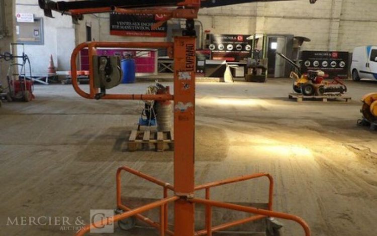 TAKEUCHI 6 AF  LEV010391