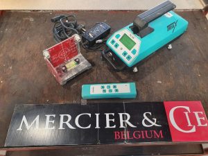 TRIAX   NIV748600