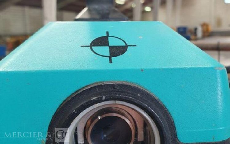 TRIAX   NIV748600