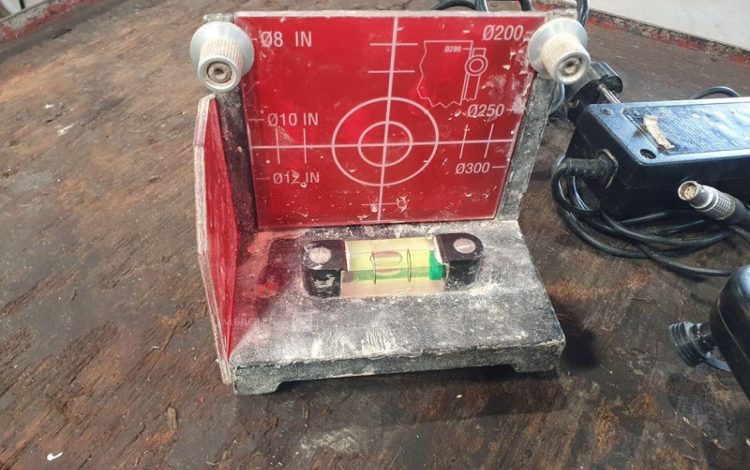 TRIAX   NIV748600