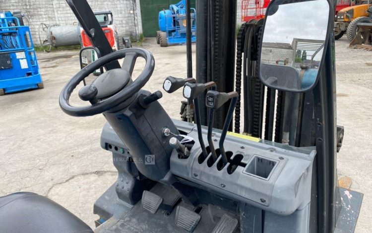 NISSAN UD02A25B / FRG2.5  8688