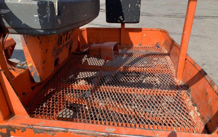 JLG E300 AJP / BE11  9228