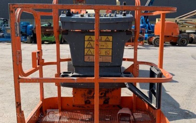 JLG E300 AJP / BE11  9228