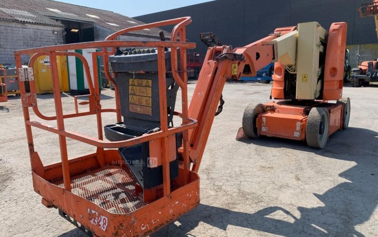 JLG E300 AJP / BE11  9228
