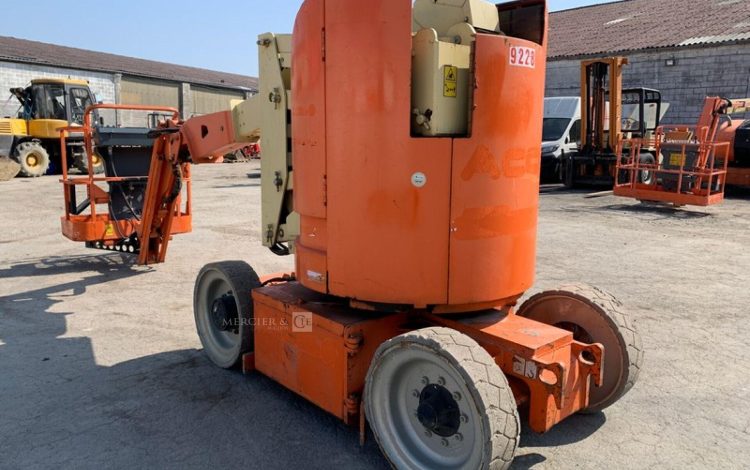 JLG E300 AJP / BE11  9228
