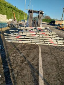 Autre Lot de 17 montants pour échafaudage dont 10 de 80 x 200 cm et 7 de 80 x 100 cm  18