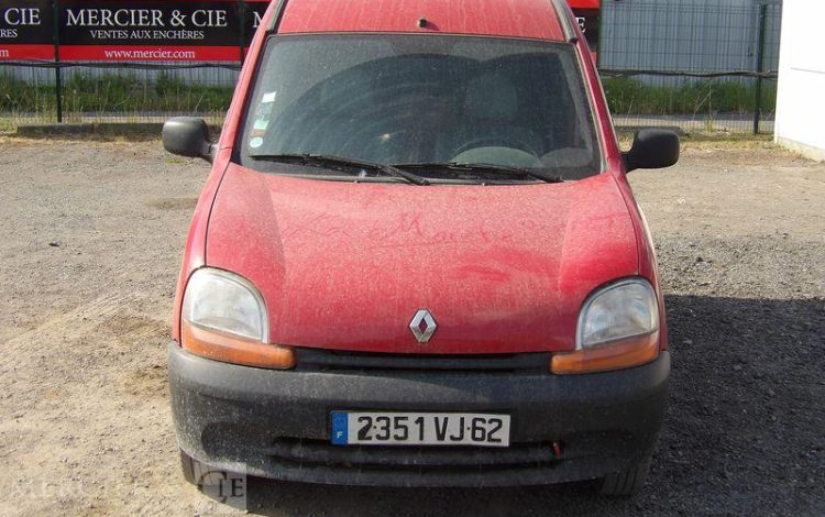RENAULT KANGOO EXPRESS 1,2 16V 75 CV – ESSENCE – 86966 KMS – ANNEE 2003 BORDEAUX 2351VJ62