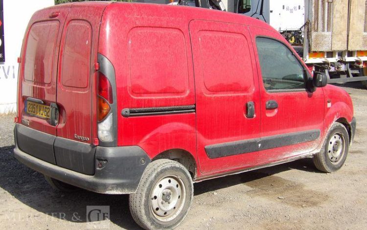 RENAULT KANGOO EXPRESS 1,2 16V 75 CV – ESSENCE – 86966 KMS – ANNEE 2003 BORDEAUX 2351VJ62