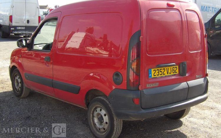 RENAULT KANGOO EXPRESS 1,2 16V 75 CV – ESSENCE – 140201 KMS – ANNEE 2003 BORDEAUX 2352VJ62