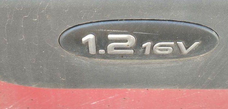 RENAULT KANGOO EXPRESS 1,2 16V 75 CV – ESSENCE – 140201 KMS – ANNEE 2003 BORDEAUX 2352VJ62