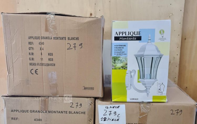 Autre Lot de 2 aspirateurs de marques différentes.  276