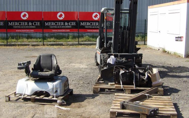 NISSAN CHARIOT ELEVATEUR FRONTAL DX30 3T  28684