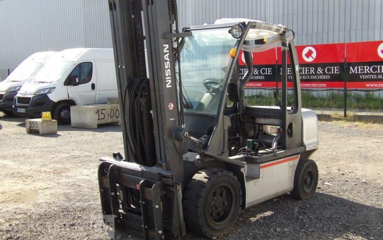NISSAN CHARIOT ELEVATEUR FRONTAL DX30 3T  28684