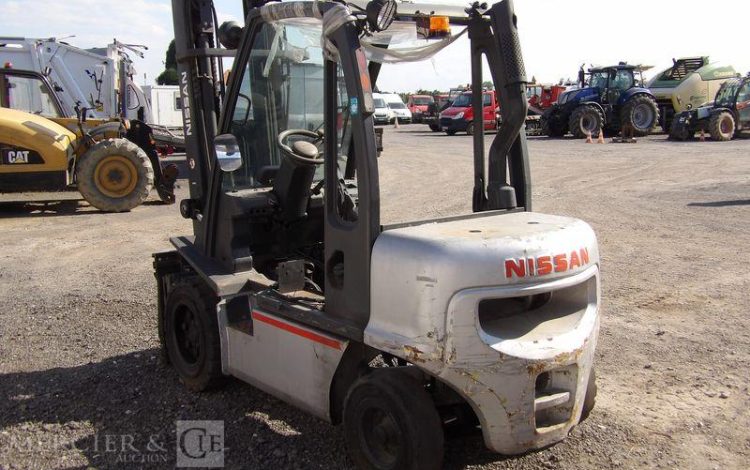 NISSAN CHARIOT ELEVATEUR FRONTAL DX30 3T  28684