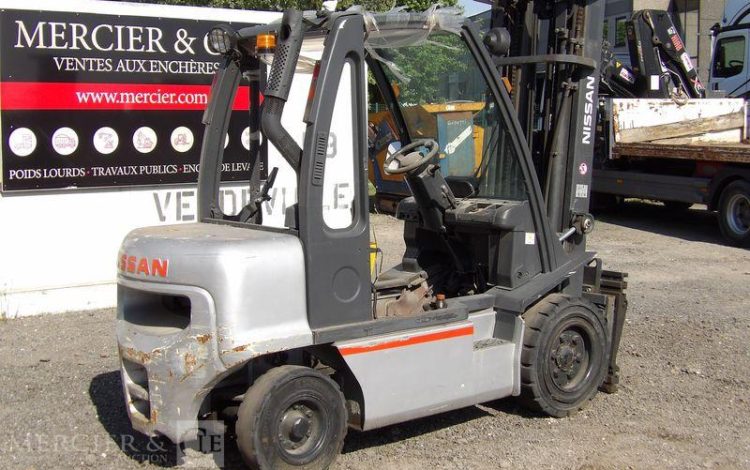 NISSAN CHARIOT ELEVATEUR FRONTAL DX30 3T  28684