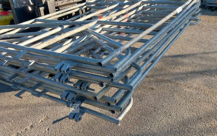 Autre Lot de 12 garde-corps de sécurité de 250 cm de la marque Layher  31