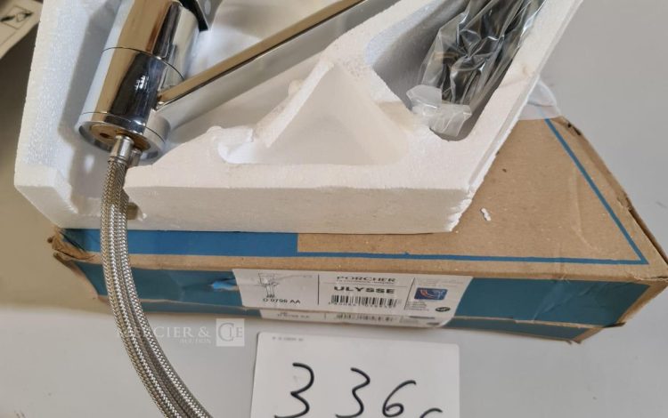 Autre Lot composé de plusieurs outils pour les véhicules de décarcération.  335