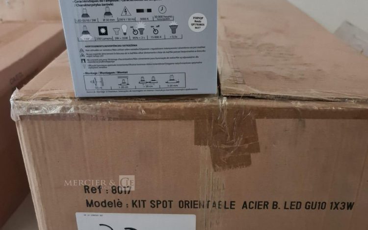 Autre Lot de 2 miroirs led de 80x80cm marque Focco 33W , 25W, 5700K  337