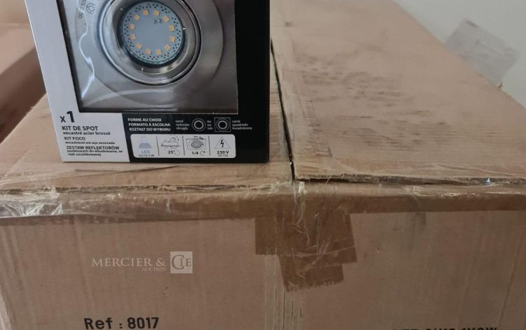 Autre Lot de 2 miroirs led de 80x80cm marque Focco 33W , 25W, 5700K  337
