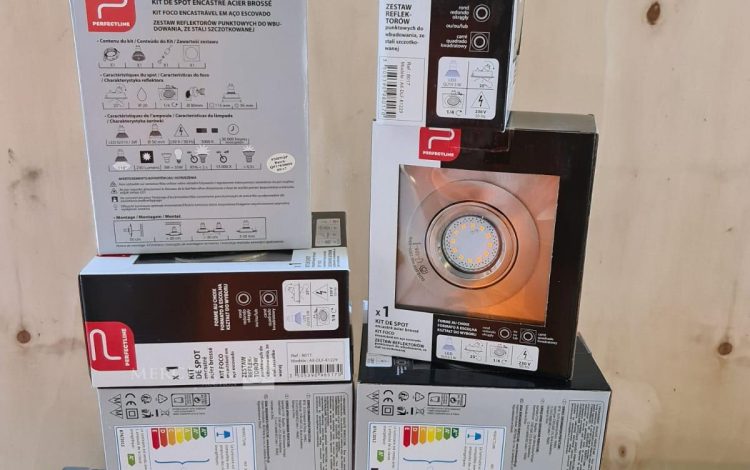 Autre Lot de 10 kit de spot encasté acier brossé led, 230V marque Perfectline  292
