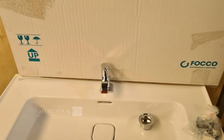 Autre Lot meuble salle de bain comprenant meuble de 80cm et lavabo marque Ideal Standa  33