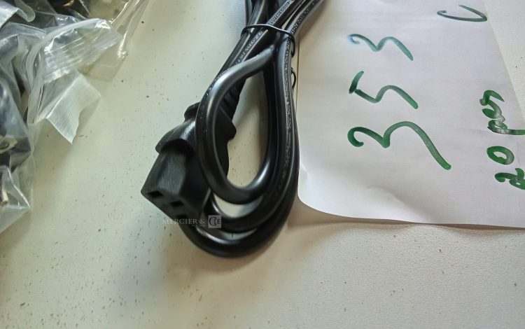 Autre Lot de 190m² de dalle pvc, une dalle mesure 50x50cm, TECSOM  352