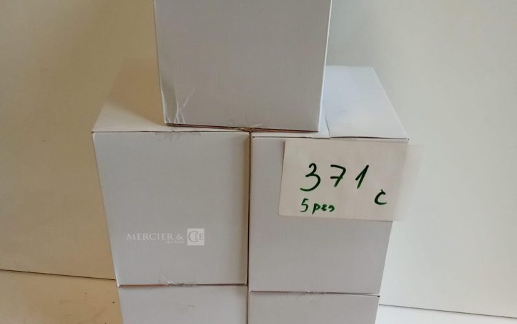 Autre Lot de 190m² de dalle pvc, une dalle mesure 50x50cm, TECSOM  370