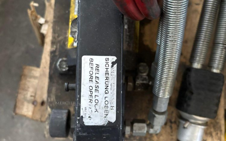 Autre Lot composé de plusieurs outils pour les véhicules de décarcération.  326