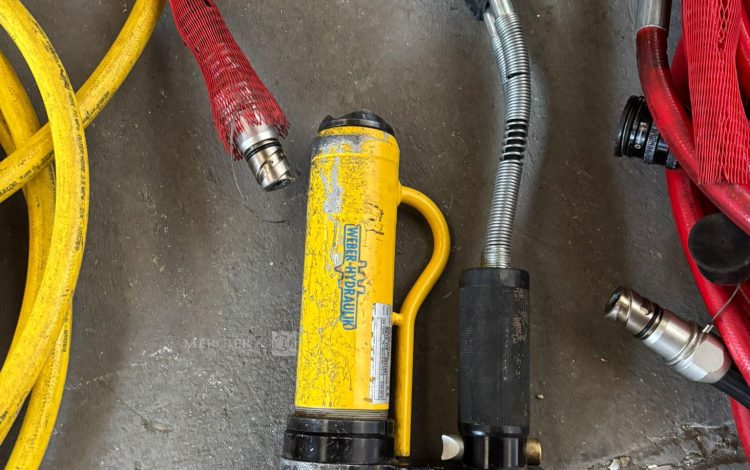 Autre Lot composé de plusieurs outils pour les véhicules de décarcération.  326