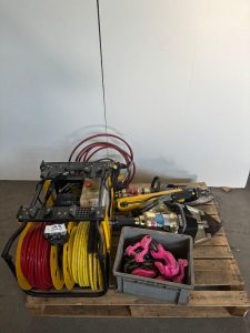 Autre Lot composé de plusieurs outils pour les véhicules de décarcération.  335