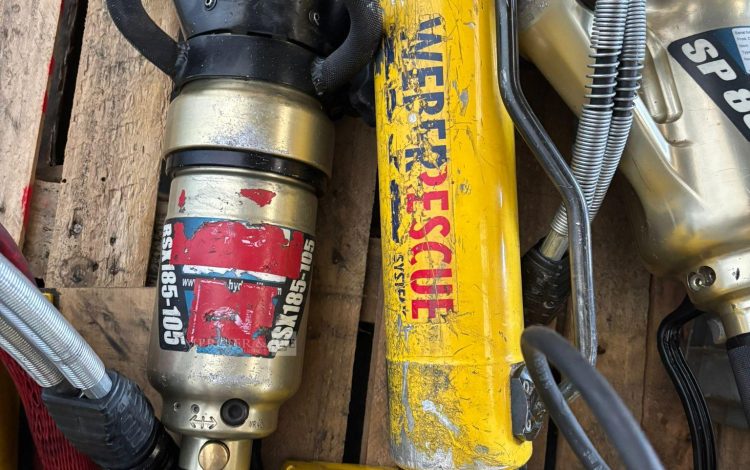 Autre Lot composé de plusieurs outils pour les véhicules de décarcération.  335