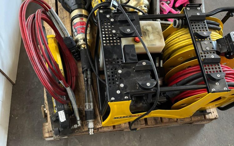 Autre Lot composé de plusieurs outils pour les véhicules de décarcération.  335
