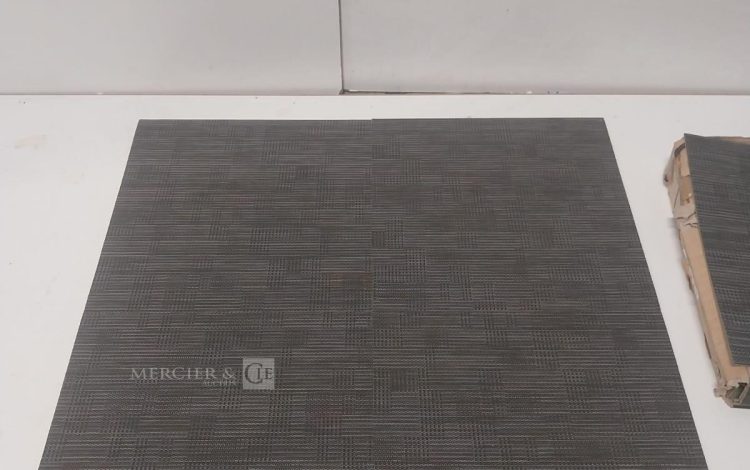 Autre Lot de 220m² de dalle de moquette, une dalle mesure 50x50cm, TECSOM, couleur gri  348