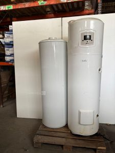 Autre Lot composé de deux chauffe eau dont  375