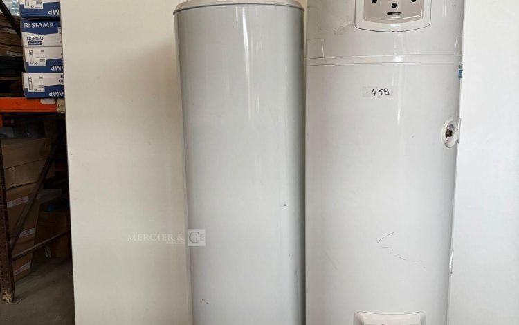 Autre Lot composé de deux chauffe eau dont  375