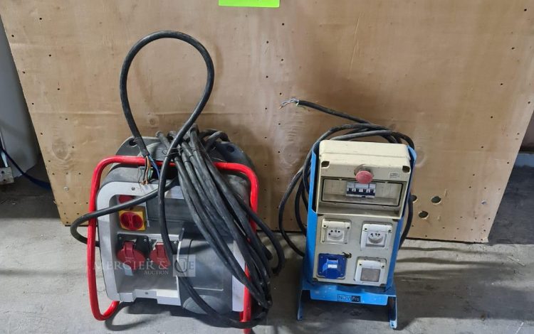 Autre Lot de 2 coffret électrique mobile, 2 modèles différents  54
