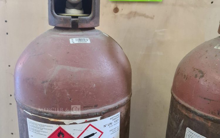 Autre Lot de 2 bouteilles acétylène ,les bouteilles sont remplis  396