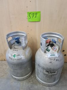 Autre Lot de 2 bouteilles pour le gaz dont 1 bouteille est remplis  399