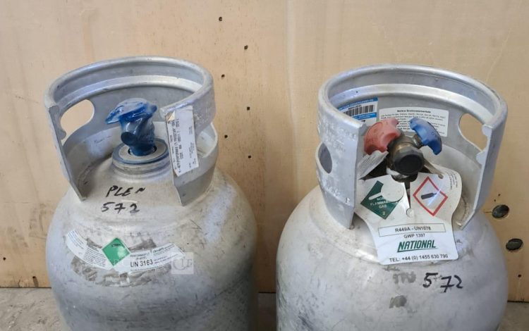 Autre Lot de 2 bouteilles pour le gaz dont 1 bouteille est remplis  399