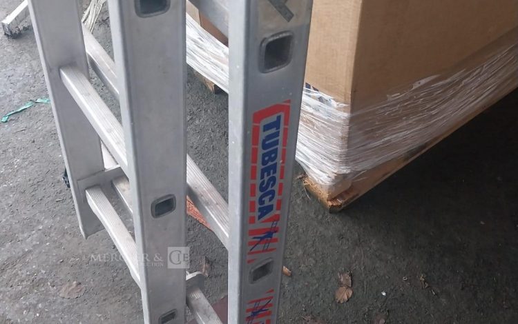Autre Echelle en aluminium extensible de 3,82m à 5,78m, marque Tubesca *information co  75